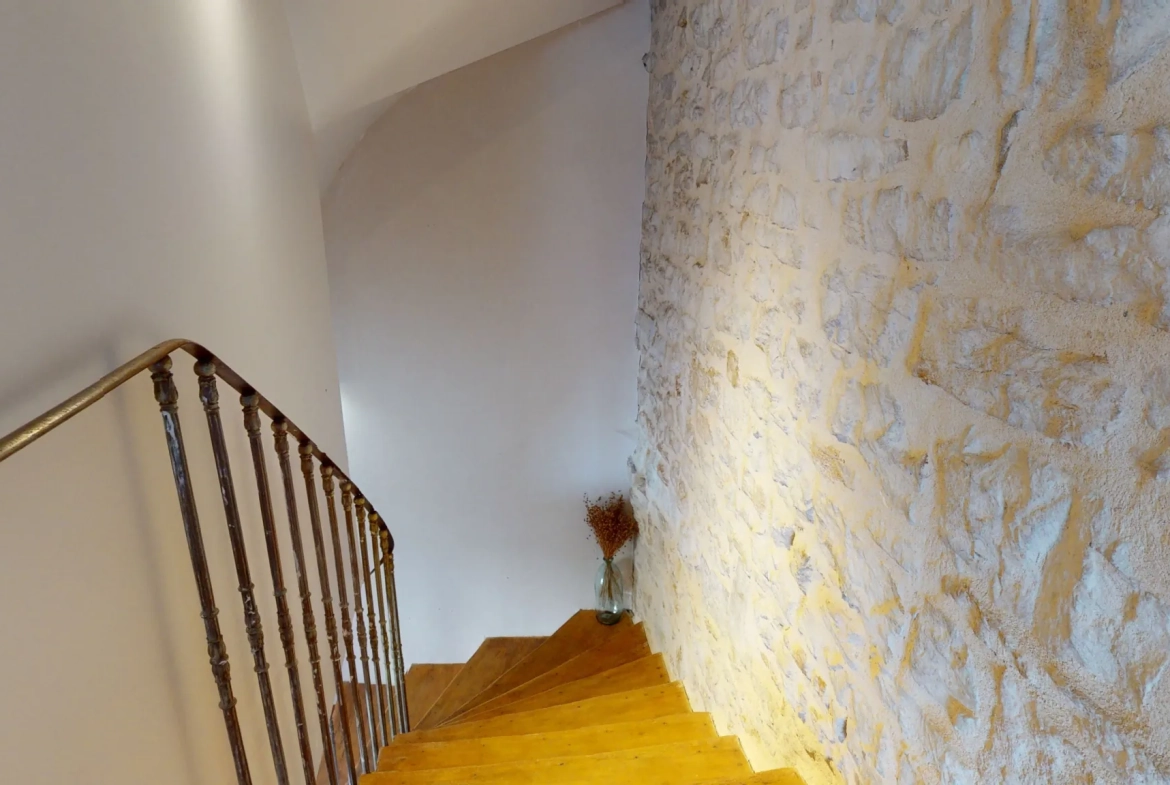 Maison de caractère rénovée avec 6 chambres à Chemaudin près de Besançon 