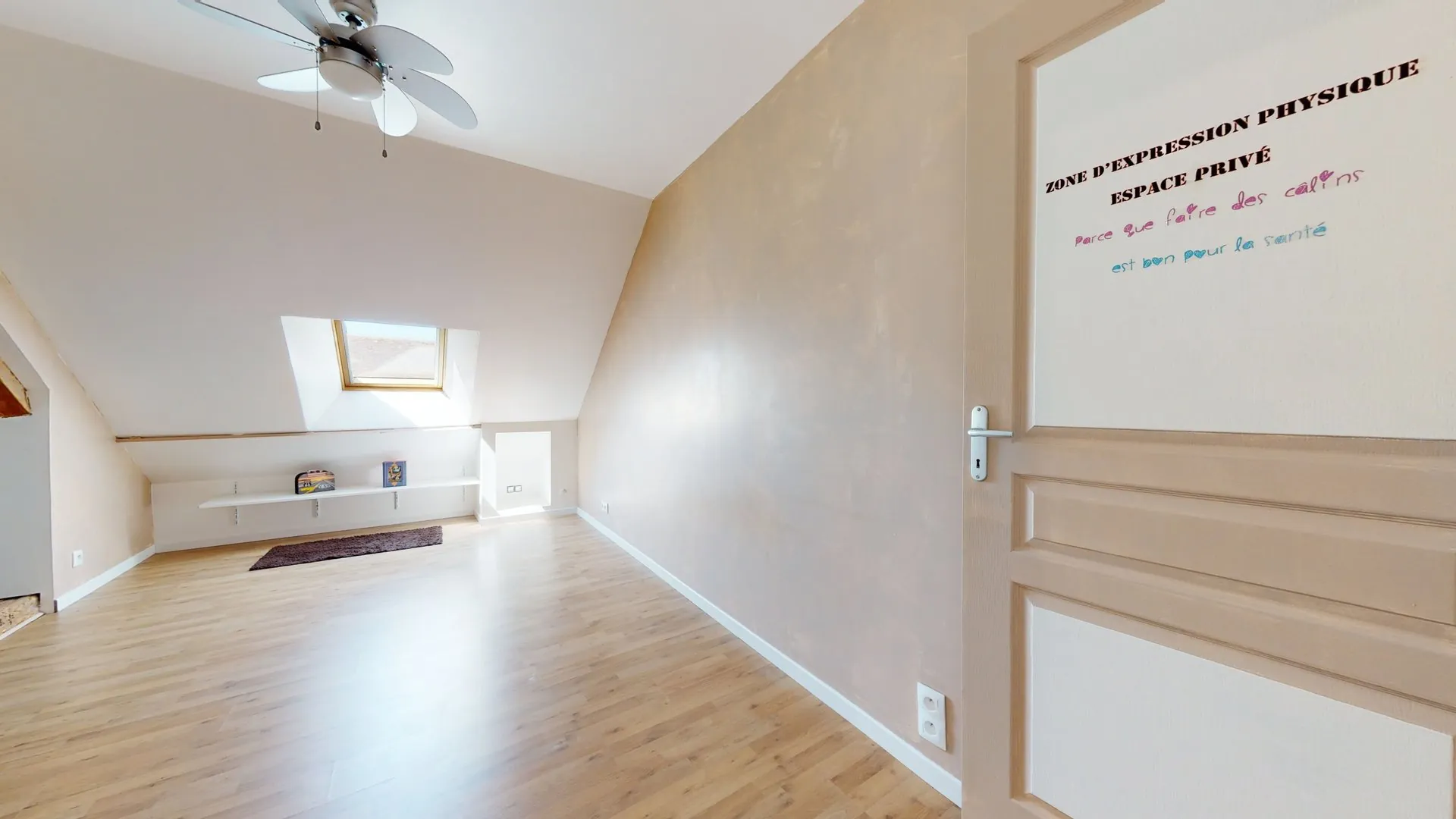 Maison de caractère rénovée avec 6 chambres à Chemaudin près de Besançon 