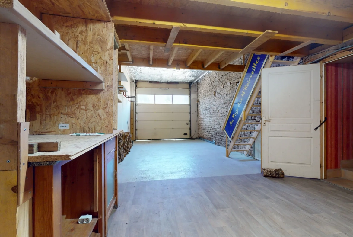 Maison de caractère rénovée avec 6 chambres à Chemaudin près de Besançon 