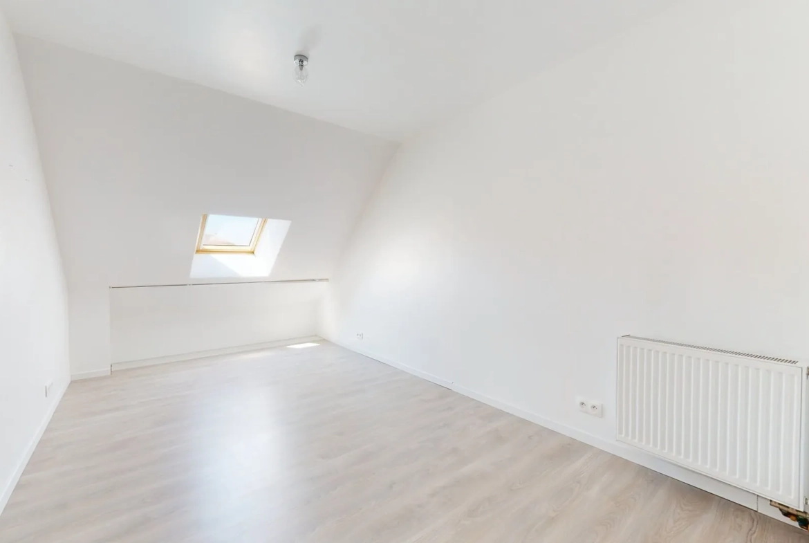 Maison de caractère rénovée avec 6 chambres à Chemaudin près de Besançon 