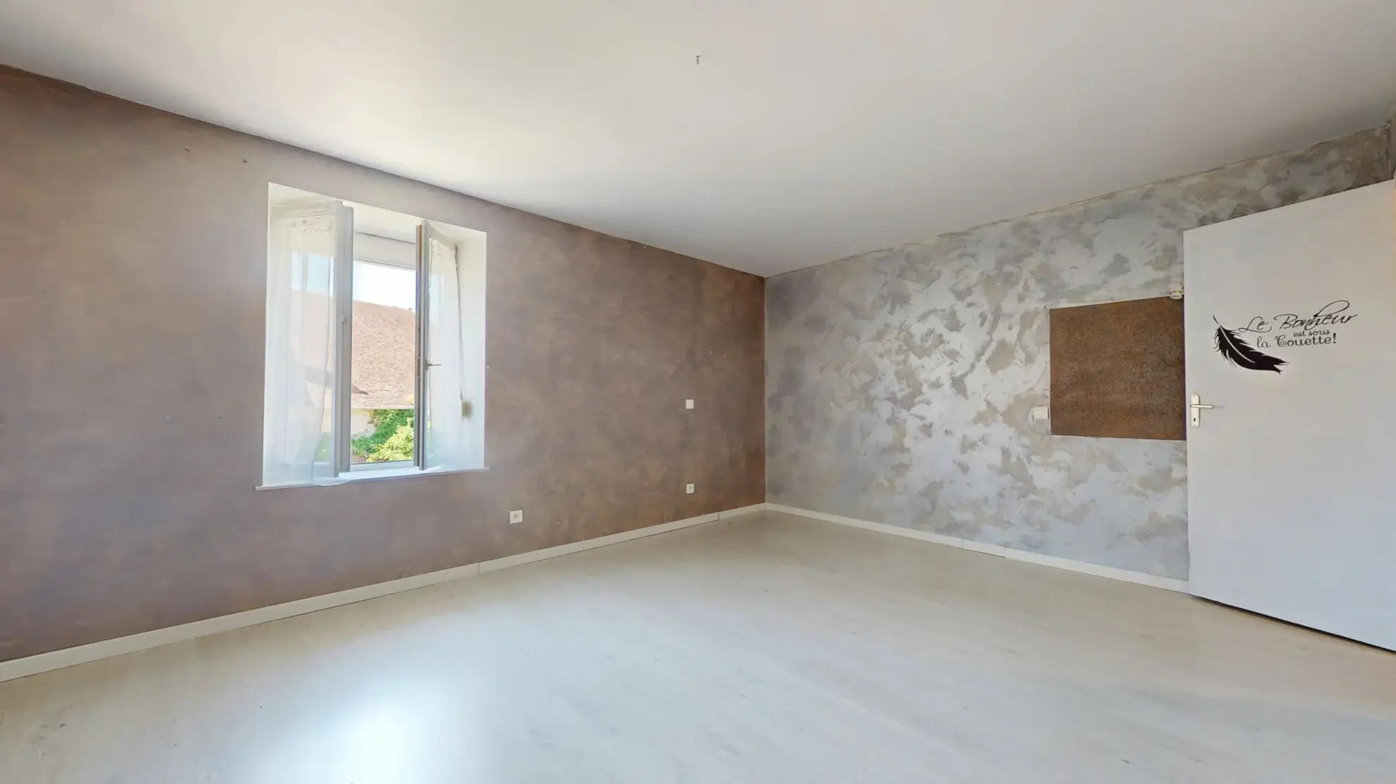 Maison de caractère rénovée avec 6 chambres à Chemaudin près de Besançon 