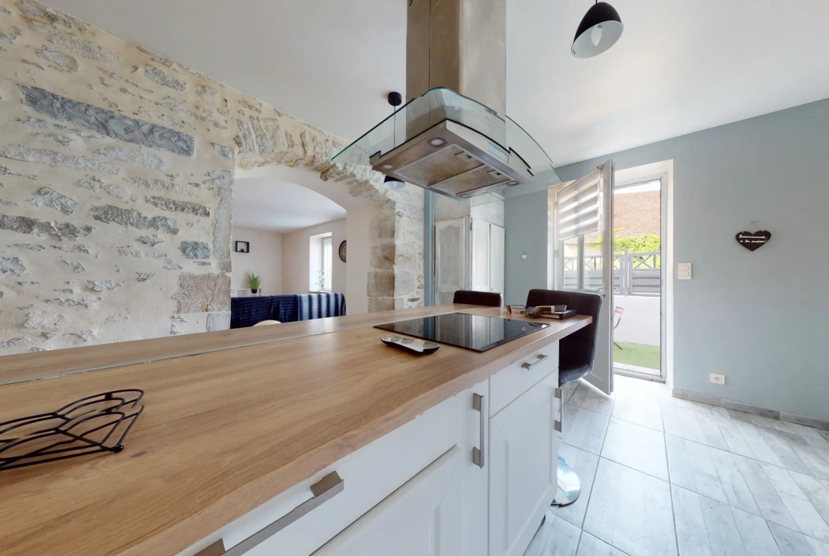 Maison de caractère rénovée avec 6 chambres à Chemaudin près de Besançon 