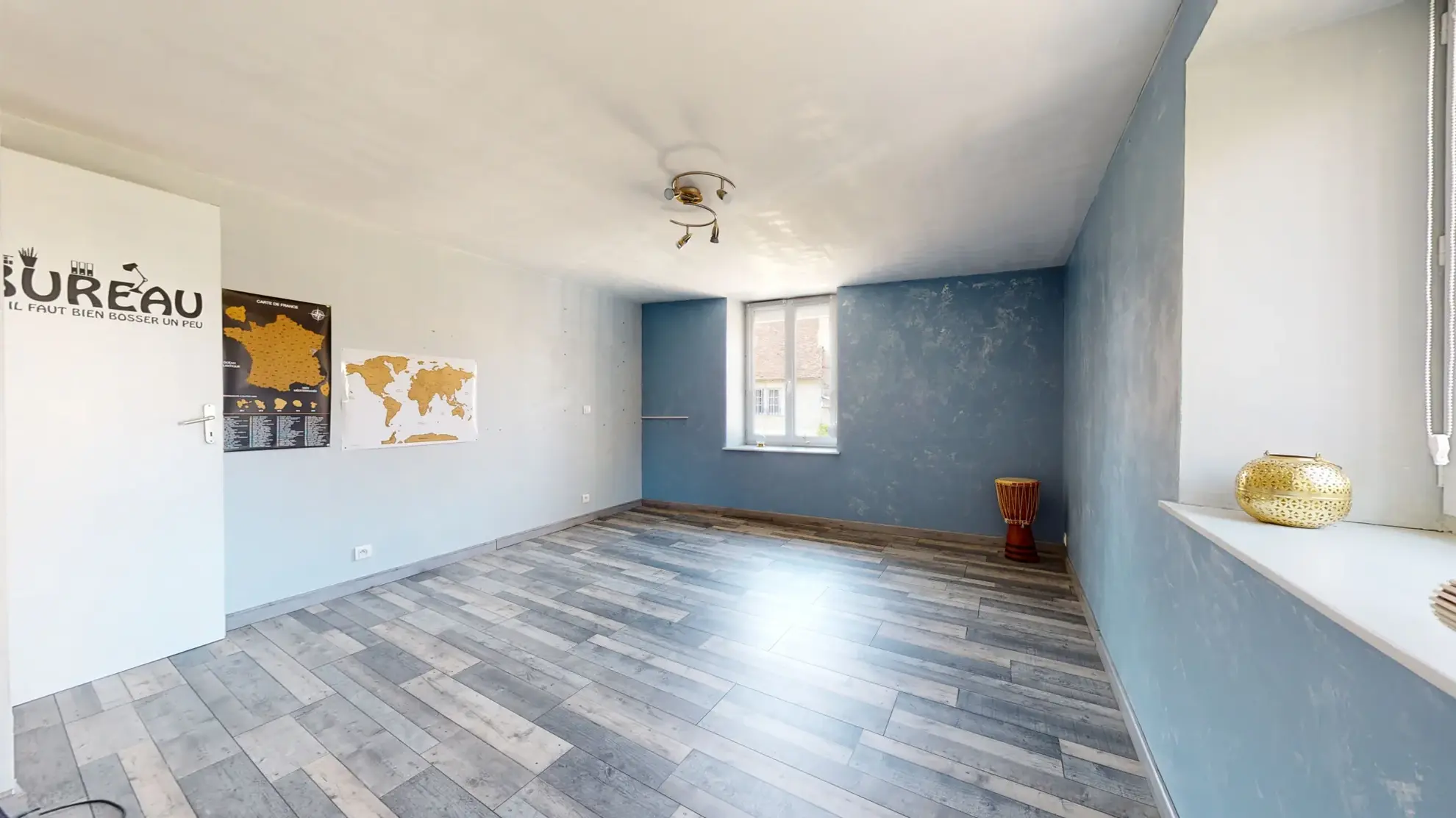 Maison de caractère rénovée avec 6 chambres à Chemaudin près de Besançon 