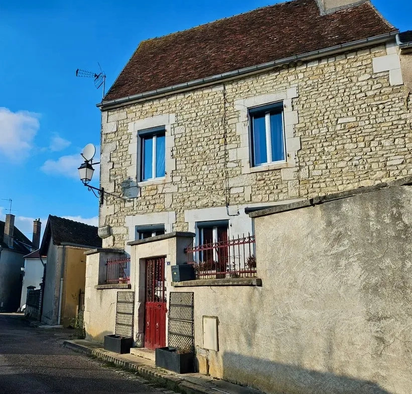 Charmante maison de village de 87 m2 à Coulanges la Vigneuse proche d'Auxerre 