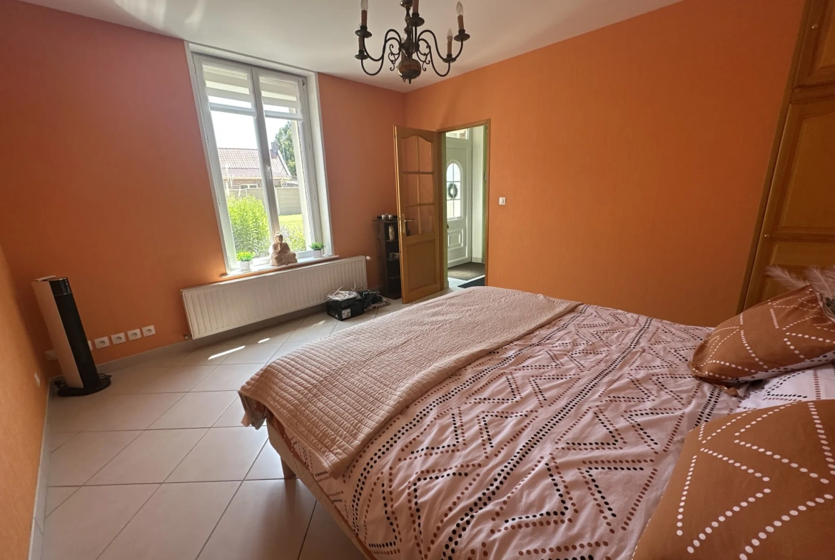 Belle maison familiale de 144 m² avec 4 chambres et jardin constructible à Cantin 
