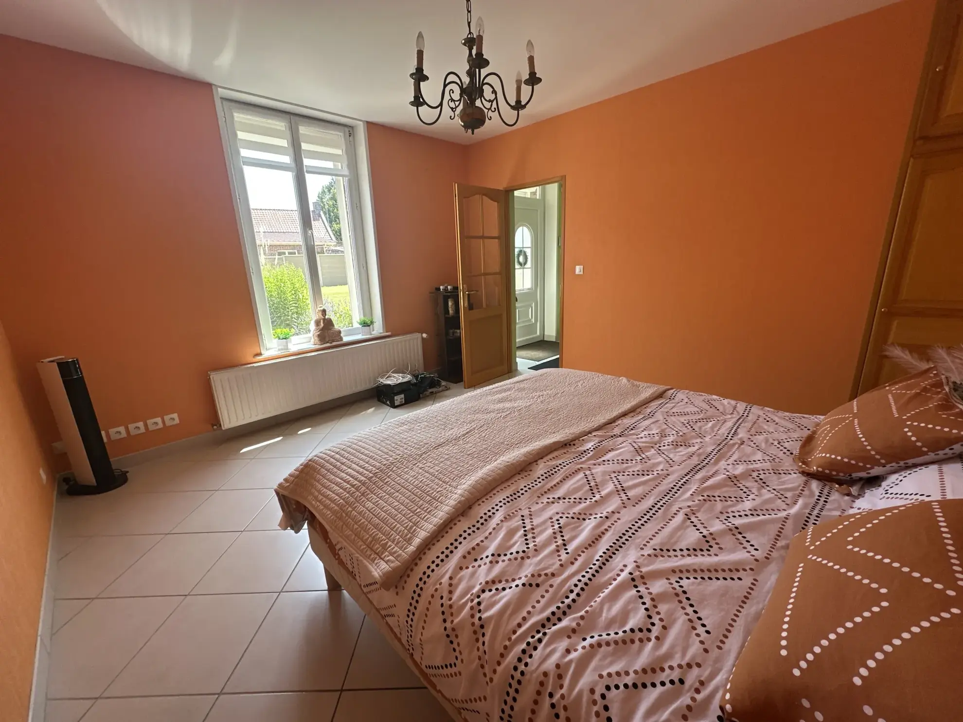 Belle maison familiale de 144 m² avec 4 chambres et jardin constructible à Cantin 
