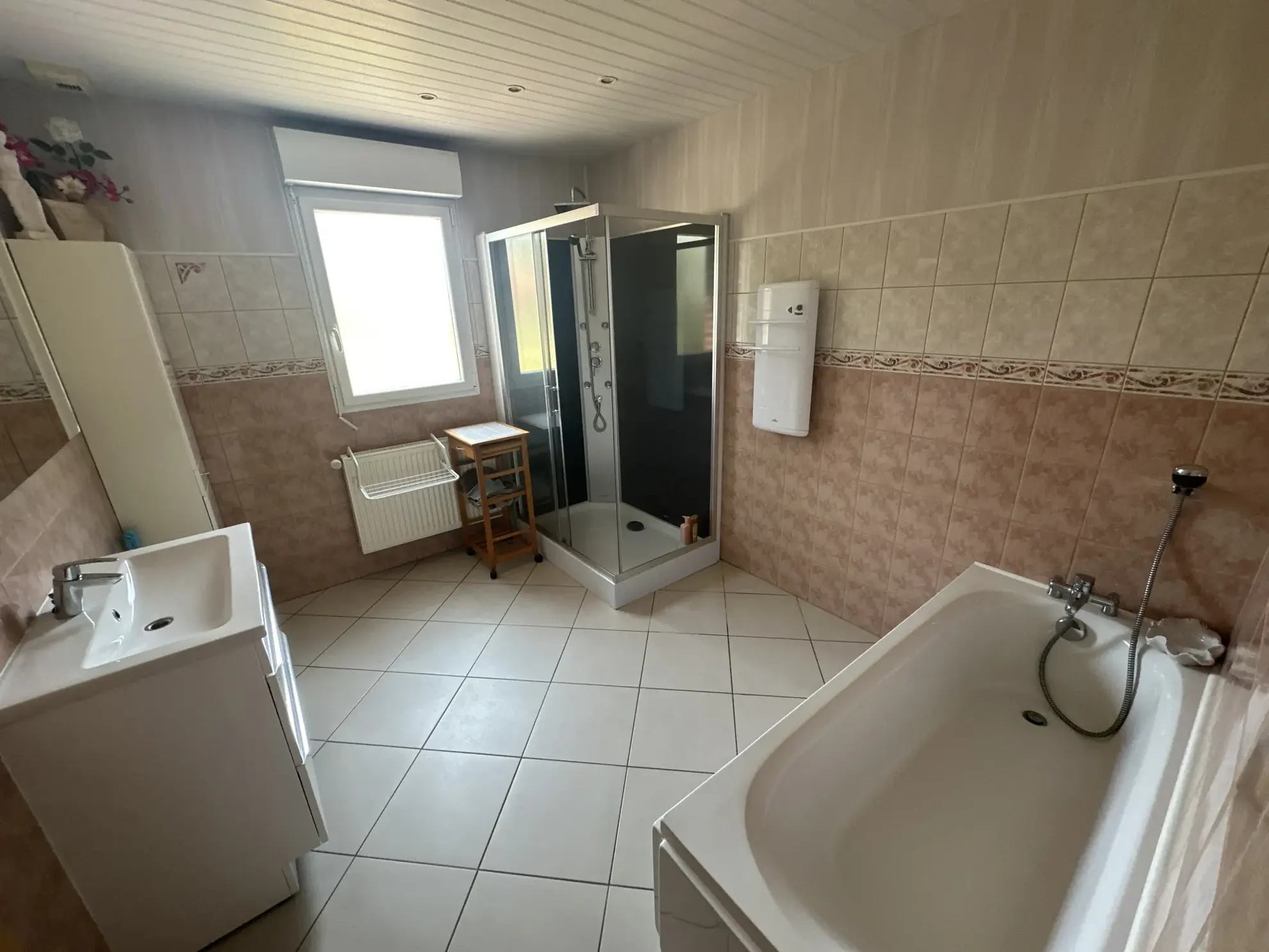 Belle maison familiale de 144 m² avec 4 chambres et jardin constructible à Cantin 