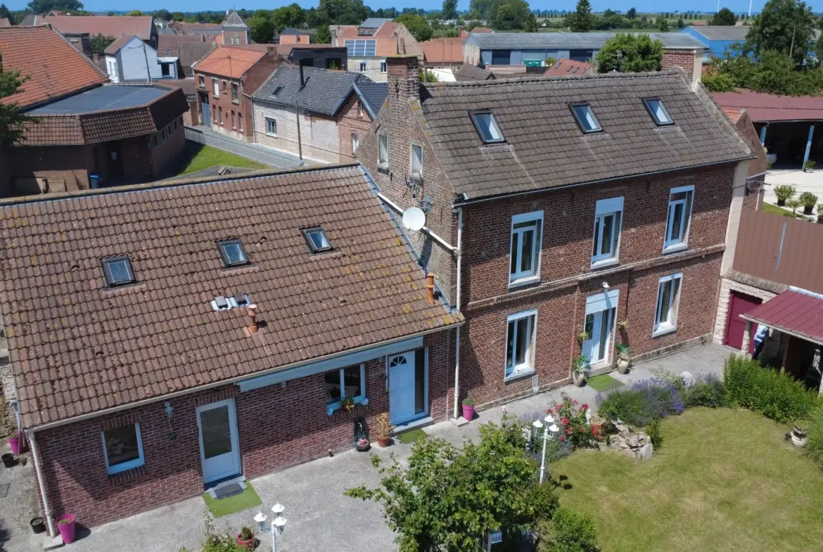 Belle maison familiale de 144 m² avec 4 chambres et jardin constructible à Cantin 