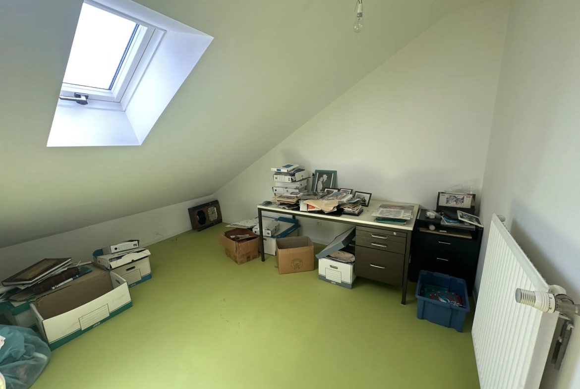 Belle maison familiale de 144 m² avec 4 chambres et jardin constructible à Cantin 