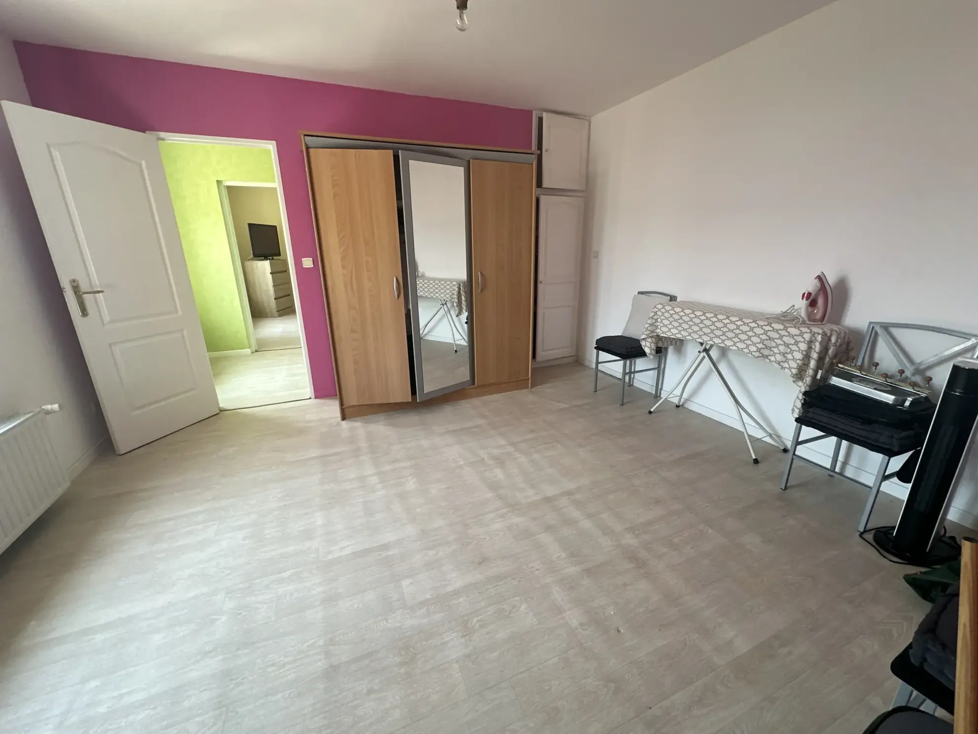 Belle maison familiale de 144 m² avec 4 chambres et jardin constructible à Cantin 