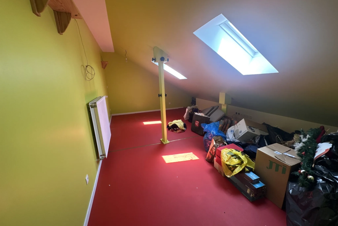 Belle maison familiale de 144 m² avec 4 chambres et jardin constructible à Cantin 