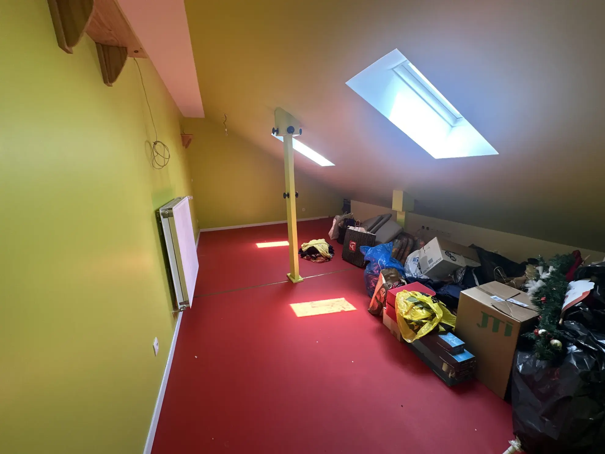 Belle maison familiale de 144 m² avec 4 chambres et jardin constructible à Cantin 