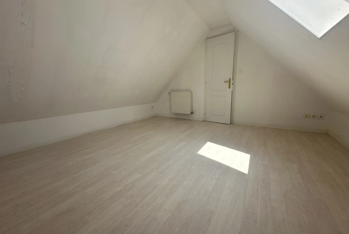 Belle maison familiale de 144 m² avec 4 chambres et jardin constructible à Cantin 
