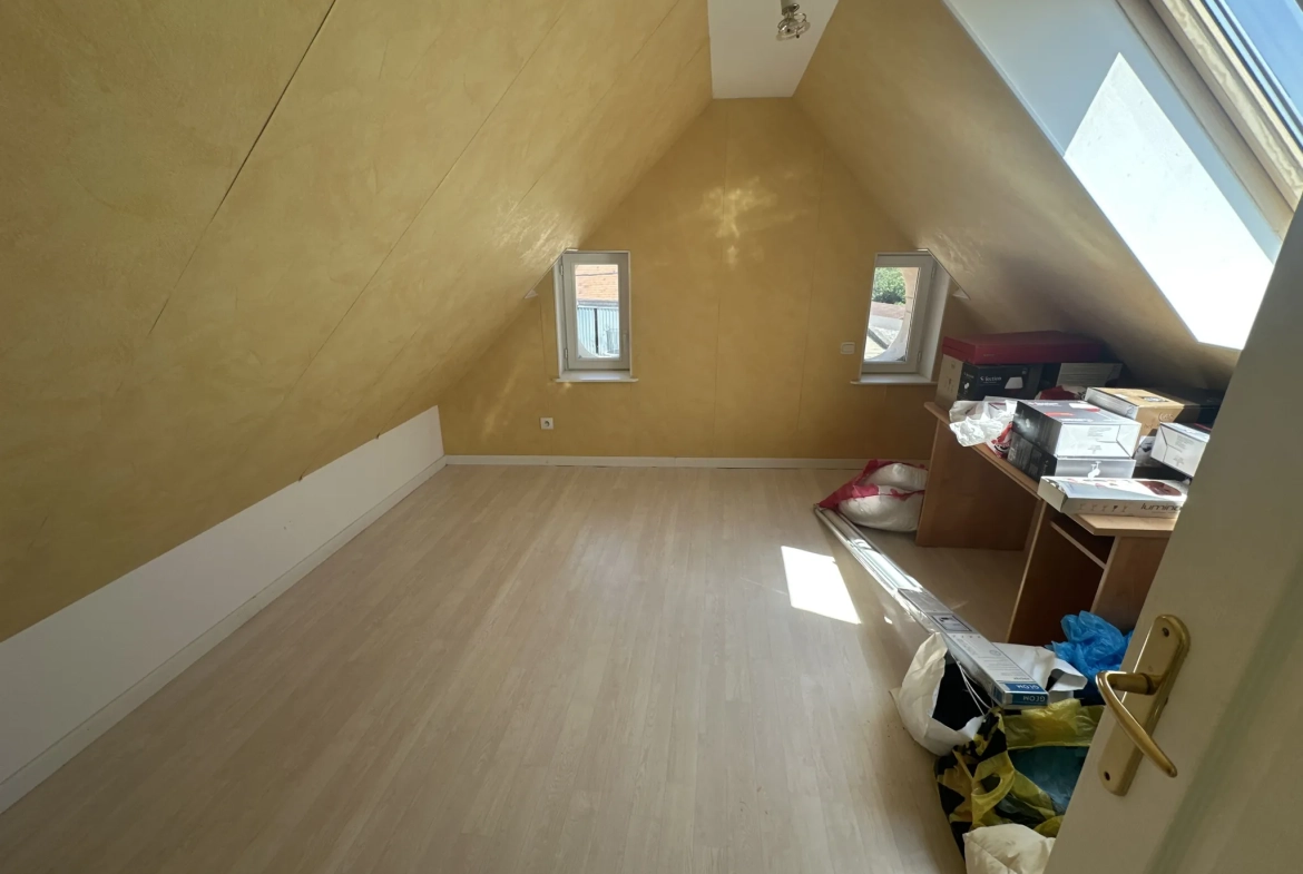 Belle maison familiale de 144 m² avec 4 chambres et jardin constructible à Cantin 