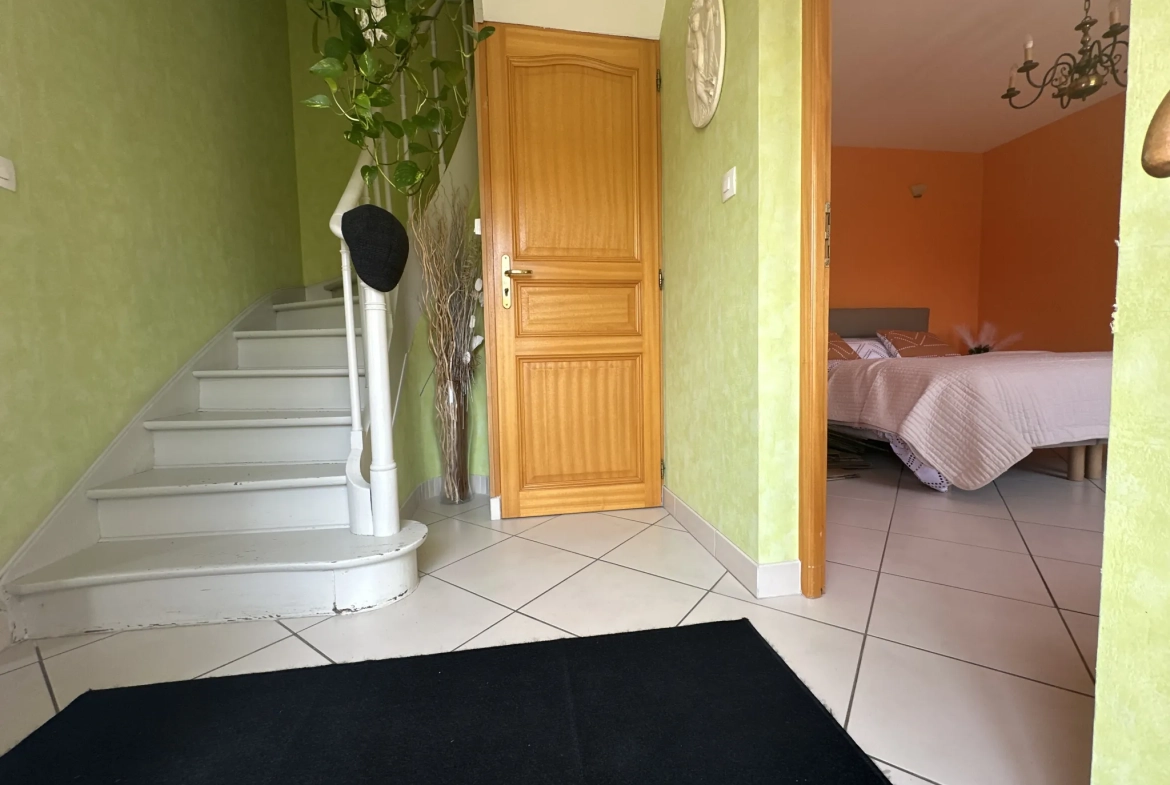 Belle maison familiale de 144 m² avec 4 chambres et jardin constructible à Cantin 