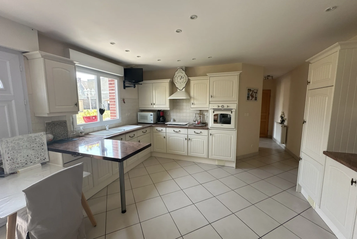 Belle maison familiale de 144 m² avec 4 chambres et jardin constructible à Cantin 