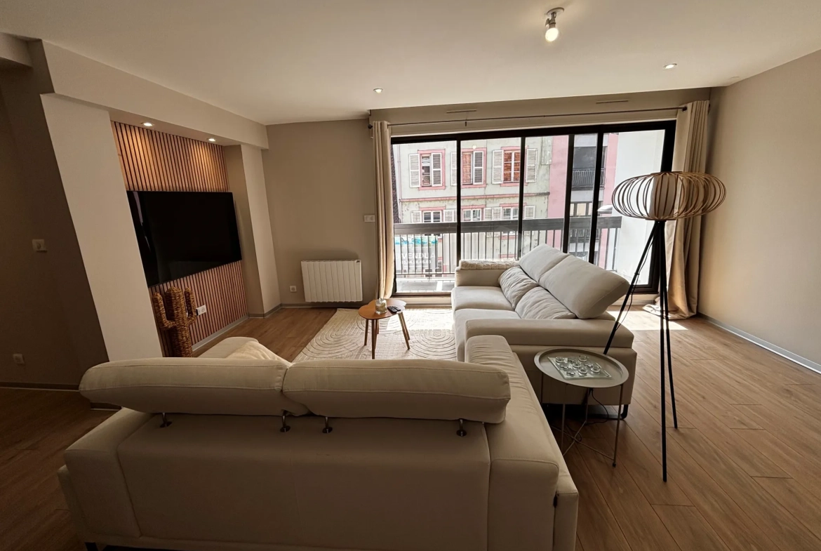 Appartement rénové de 92 m² avec terrasse et parking privé à Montbéliard 