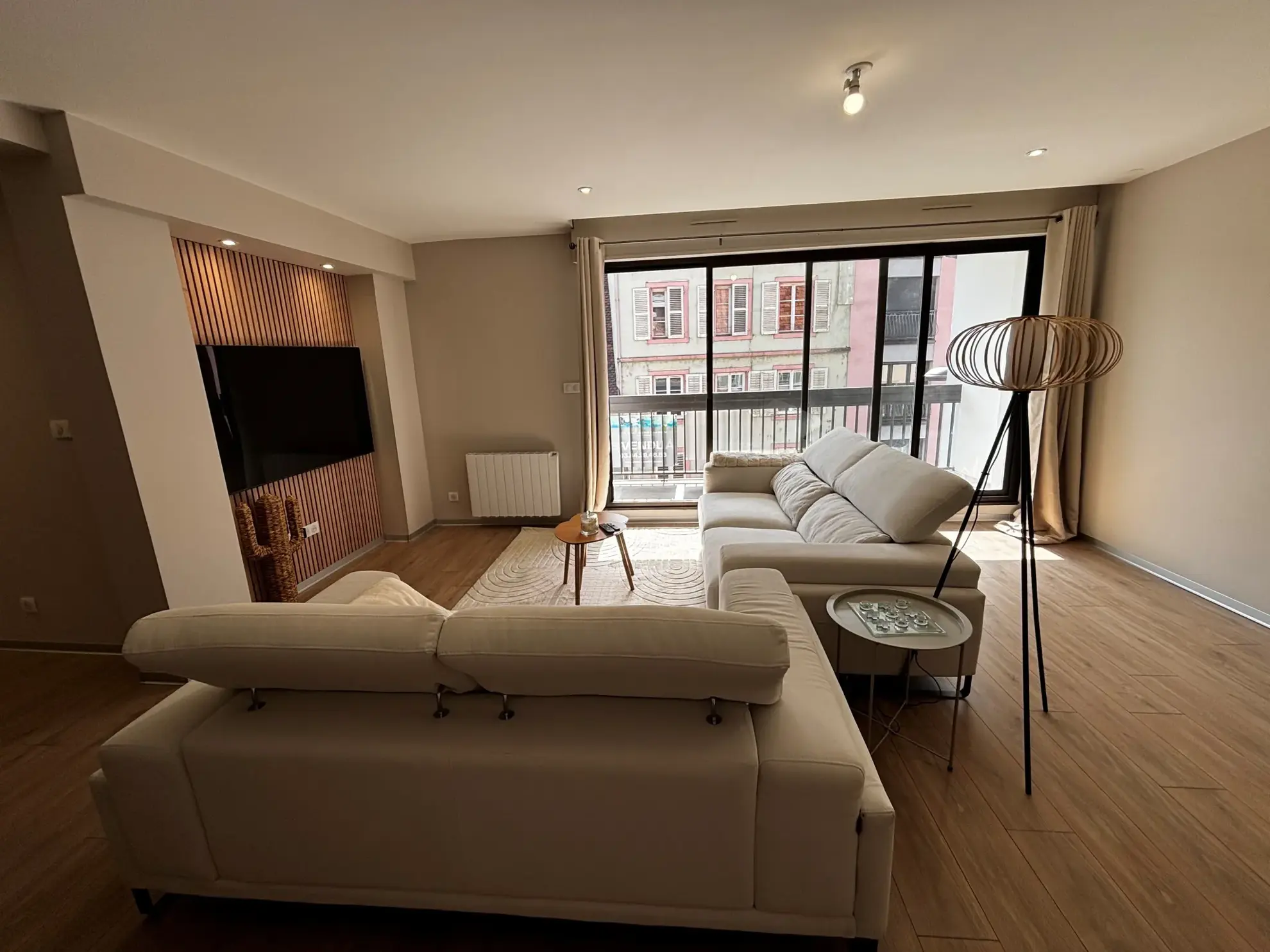Appartement rénové de 92 m² avec terrasse et parking privé à Montbéliard 