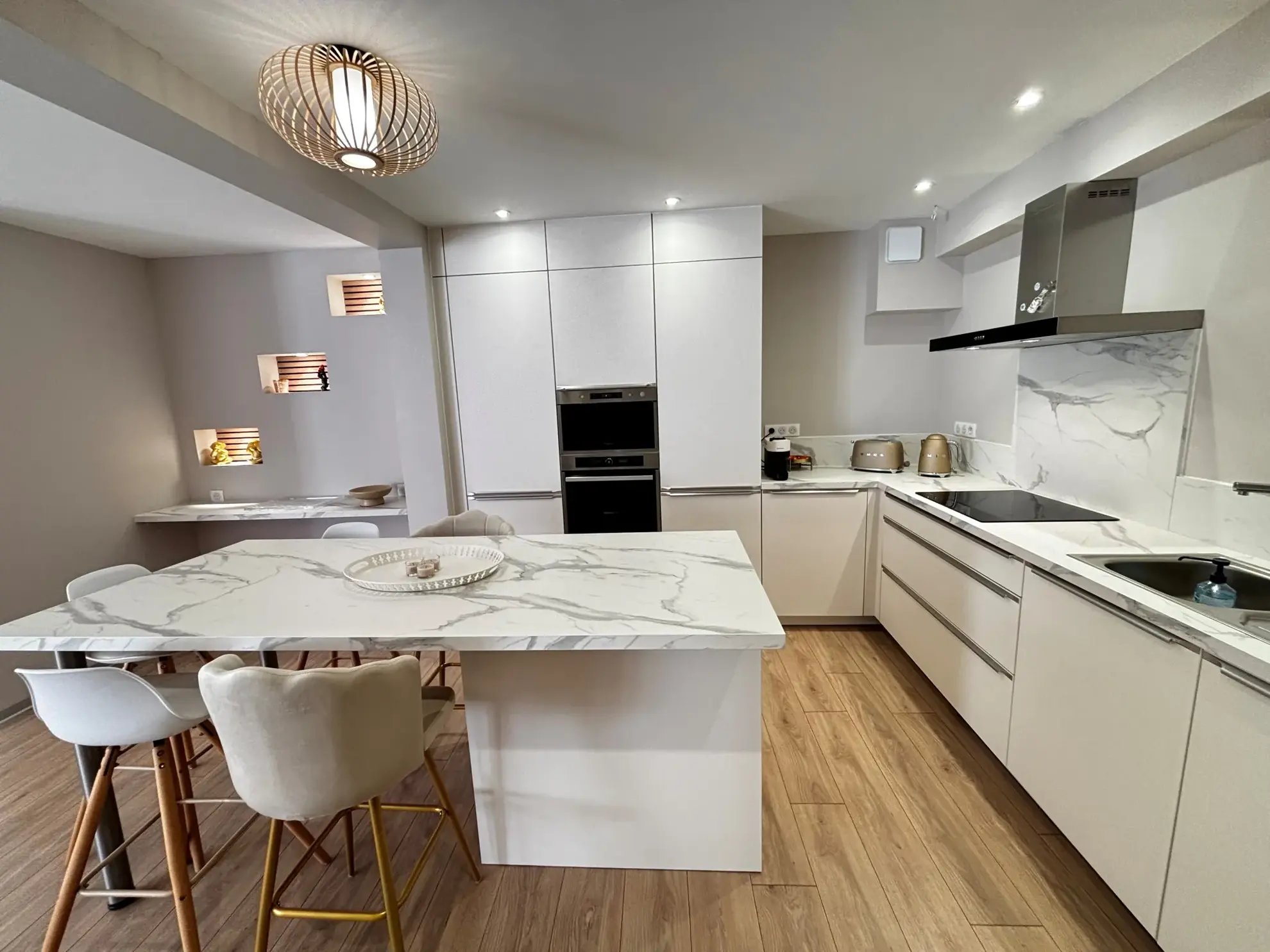 Appartement rénové de 92 m² avec terrasse et parking privé à Montbéliard 
