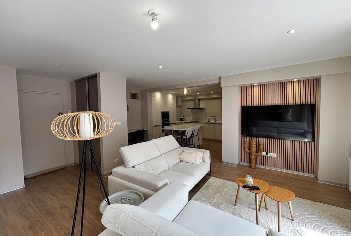 Appartement rénové de 92 m² avec terrasse et parking privé à Montbéliard 
