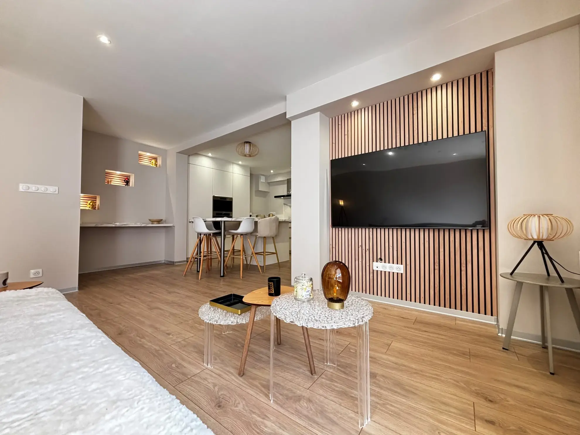 Appartement rénové de 92 m² avec terrasse et parking privé à Montbéliard 