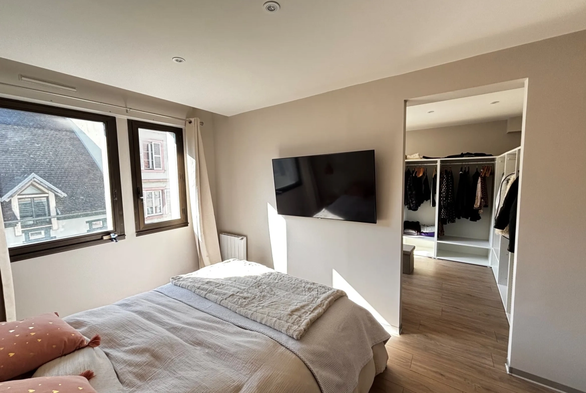 Appartement rénové de 92 m² avec terrasse et parking privé à Montbéliard 
