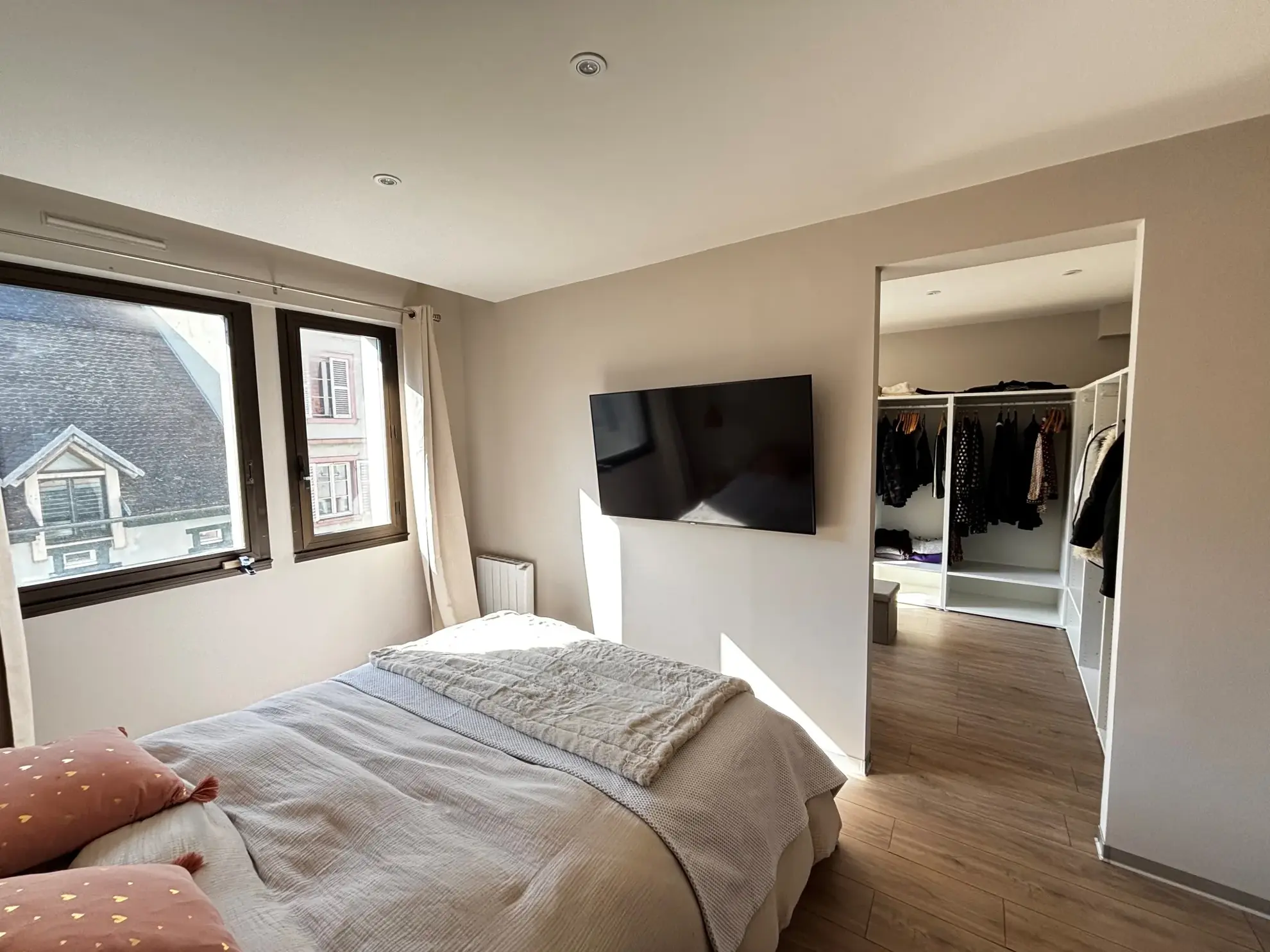 Appartement rénové de 92 m² avec terrasse et parking privé à Montbéliard 
