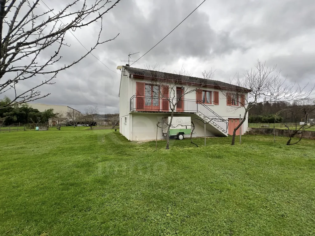 Maison 4 pièces de 92 m² à Saint-Fargeau avec jardin et garage 