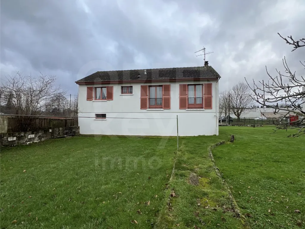Maison 4 pièces de 92 m² à Saint-Fargeau avec jardin et garage 
