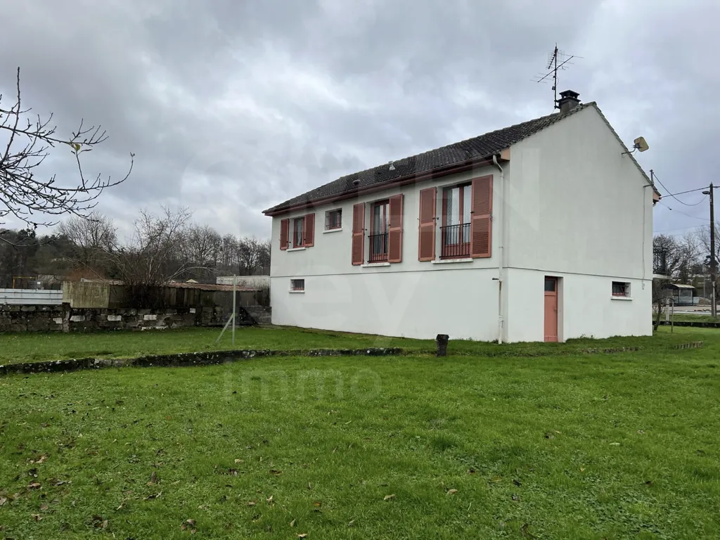 Maison 4 pièces de 92 m² à Saint-Fargeau avec jardin et garage 