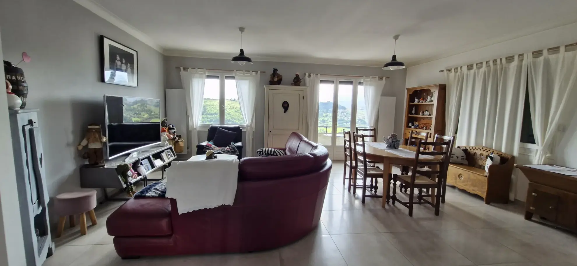 Belle maison de ville de 86 m² à Saint-Genest-Lerpt avec terrasse et parking 