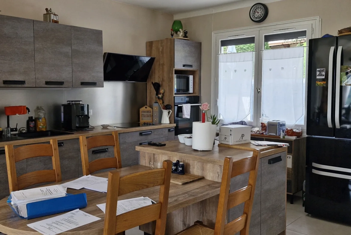 Belle maison de ville de 86 m² à Saint-Genest-Lerpt avec terrasse et parking 