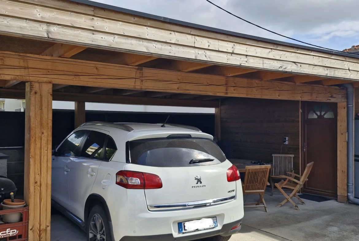 Belle maison de ville de 86 m² à Saint-Genest-Lerpt avec terrasse et parking 