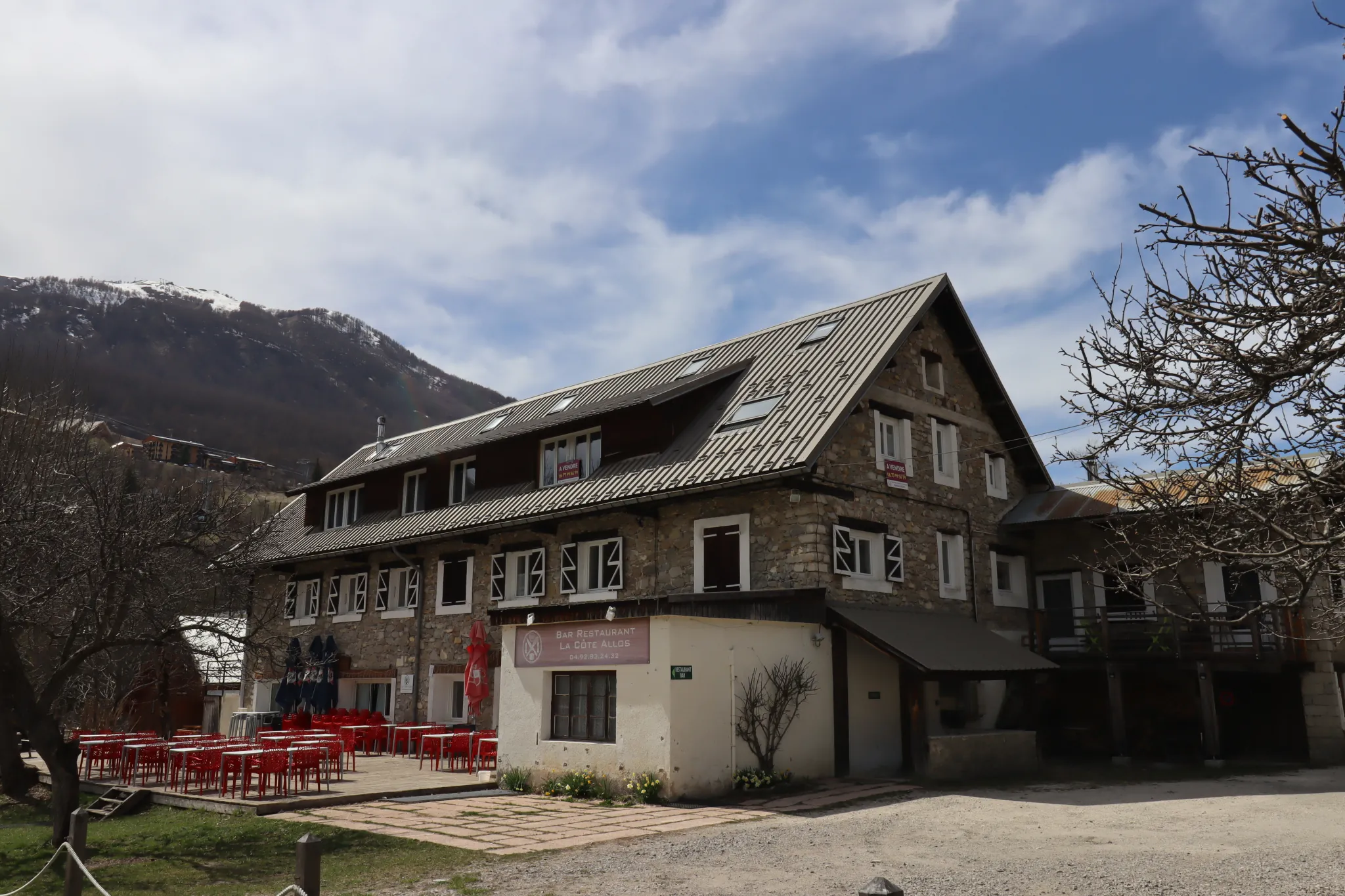 Appartement 3 pièces rénové avec vue montagne à Allos 