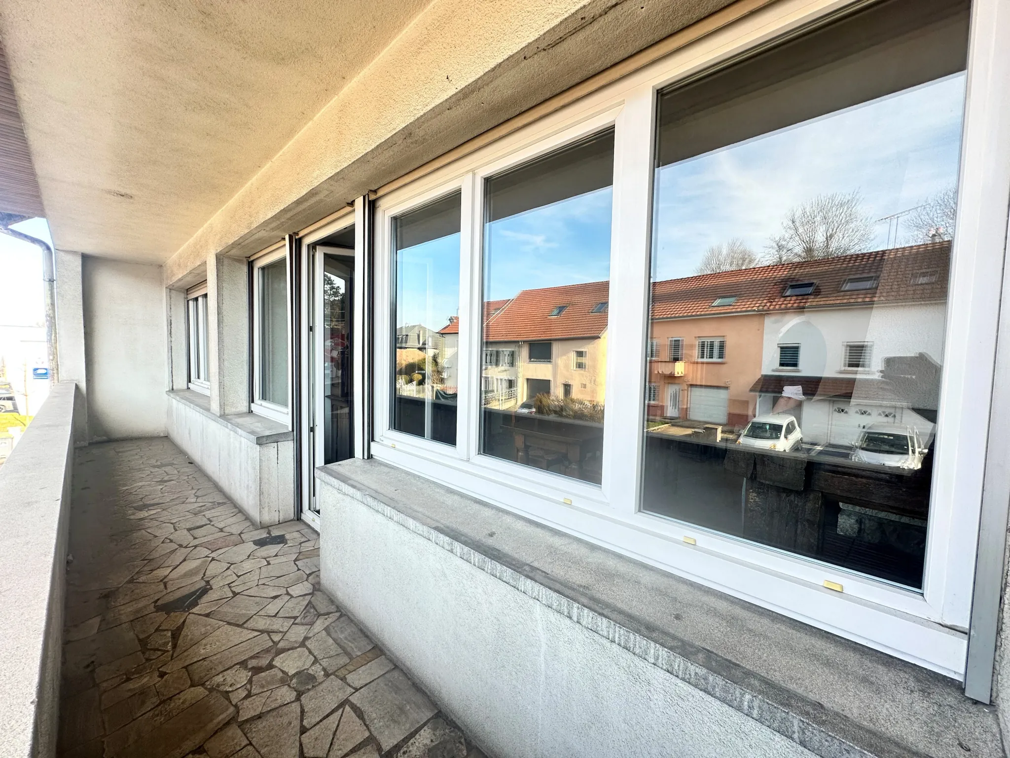 Appartement T3 de 90 m² avec terrasse et garage à Bavilliers 