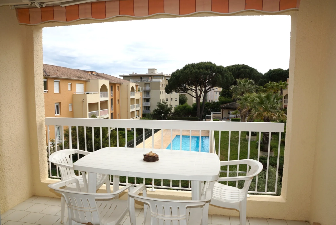 Appartement T2 avec terrasse, garage, piscine à Cavalaire-sur-Mer 