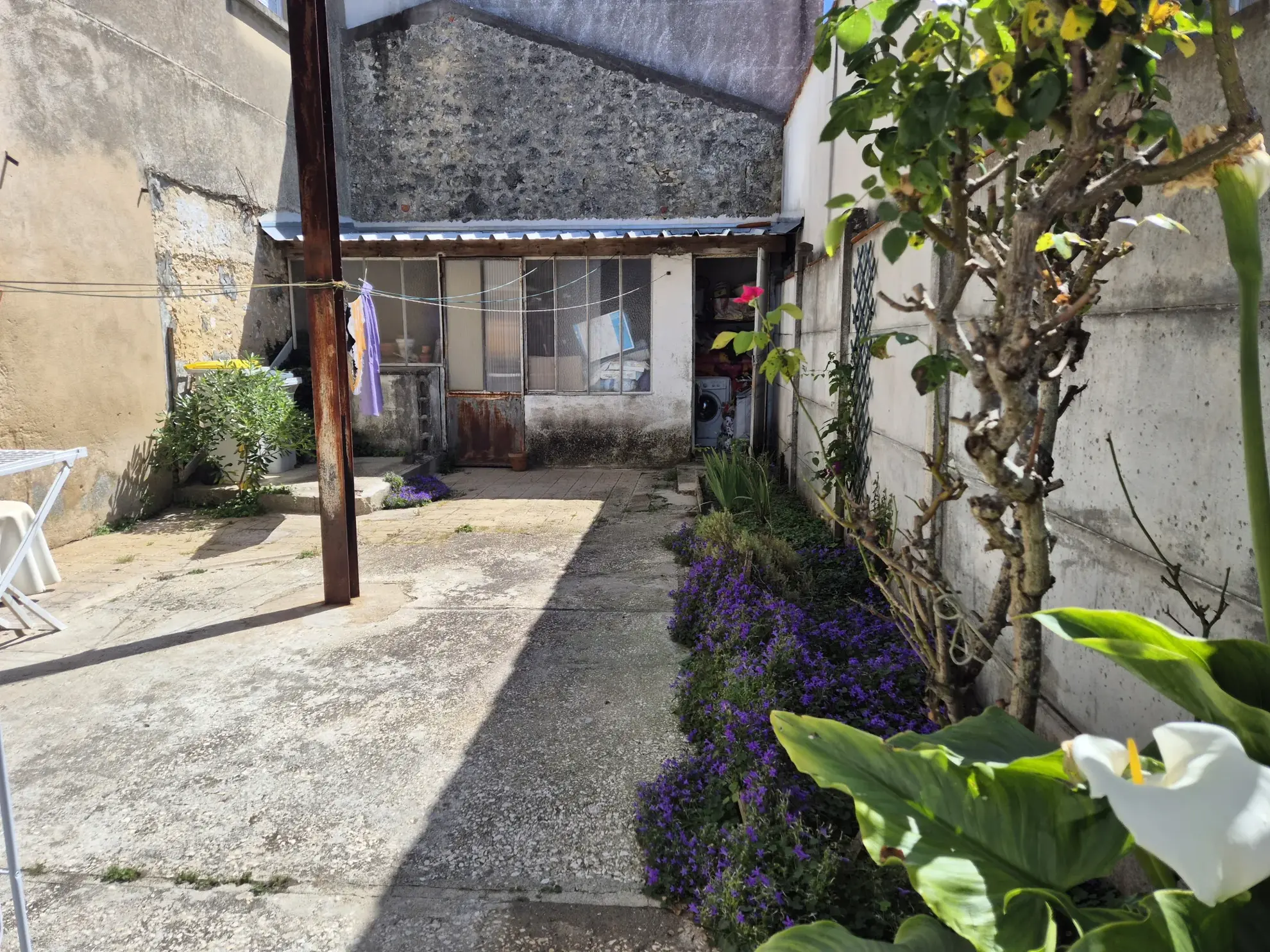 Immeuble résidentiel à vendre au centre-ville de Fouras avec deux logements 
