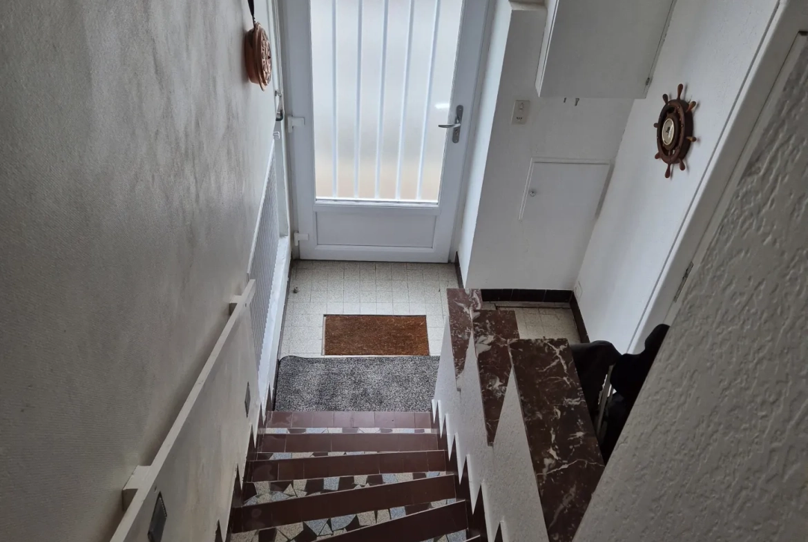 Immeuble résidentiel à vendre au centre-ville de Fouras avec deux logements 