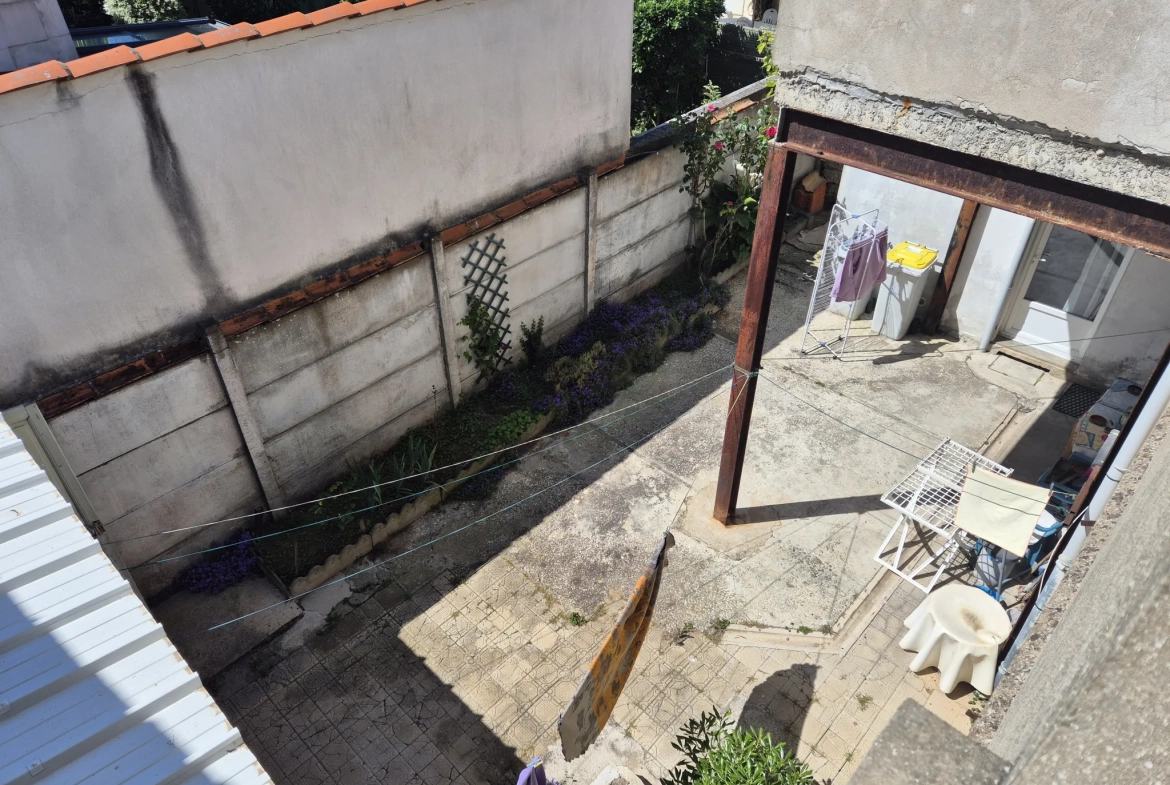 Immeuble résidentiel à vendre au centre-ville de Fouras avec deux logements 