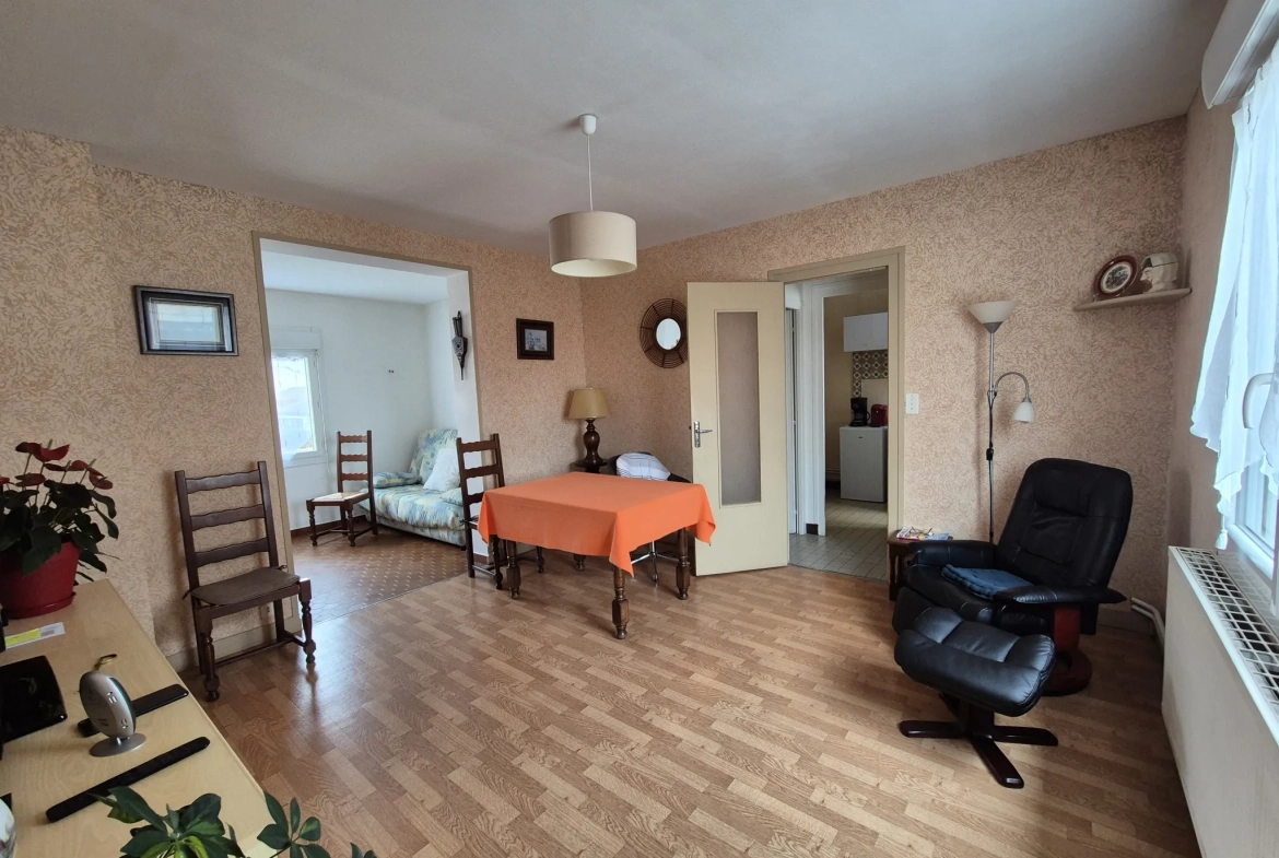 Immeuble résidentiel à vendre au centre-ville de Fouras avec deux logements 