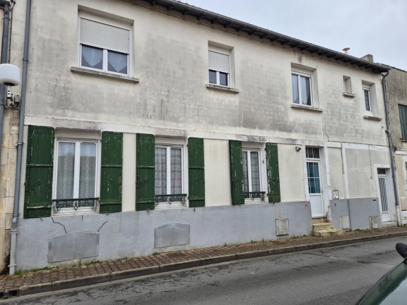 Immeuble résidentiel à vendre au centre-ville de Fouras avec deux logements