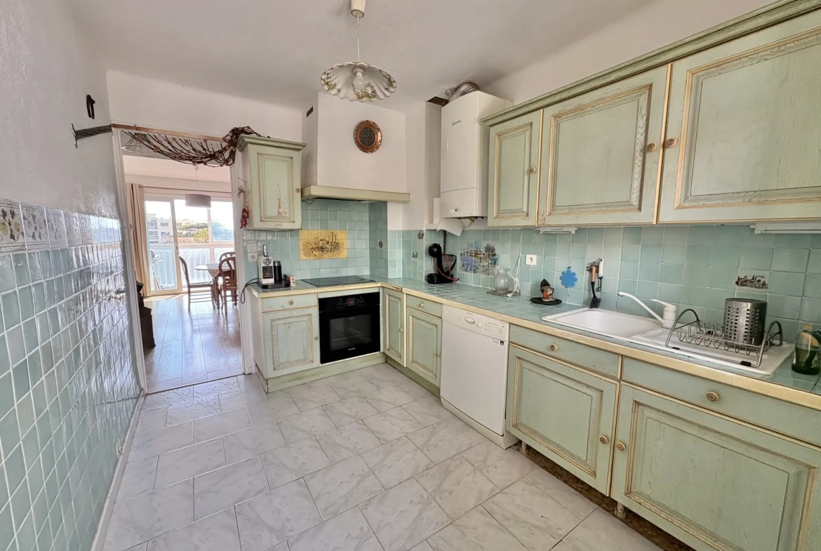 Appartement T3 avec balcon, cave et parking à Six-Fours-Les-Plages 