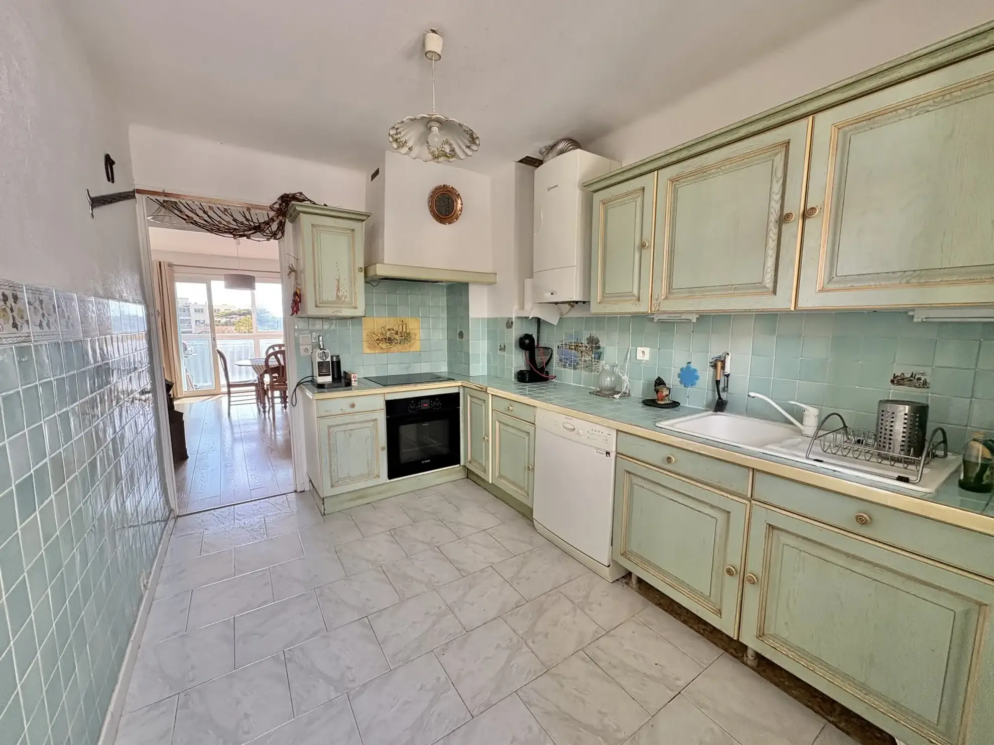 Appartement T3 avec balcon, cave et parking à Six-Fours-Les-Plages 