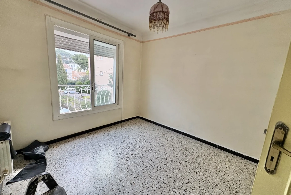 Appartement T3 avec balcon, cave et parking à Six-Fours-Les-Plages 