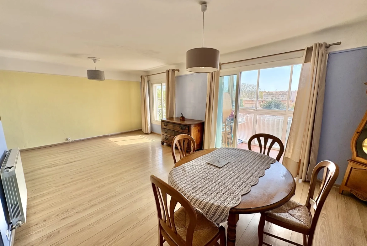 Appartement T3 avec balcon, cave et parking à Six-Fours-Les-Plages 
