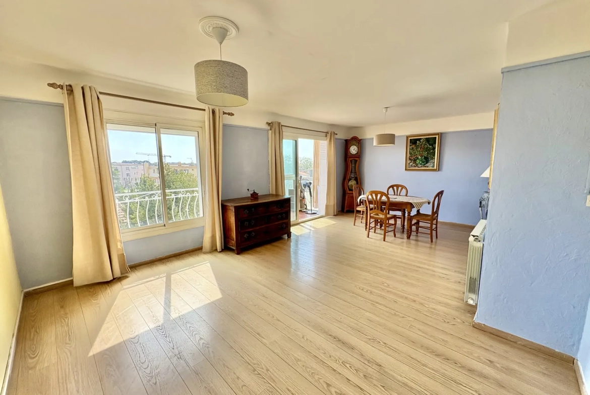 Appartement T3 avec balcon, cave et parking à Six-Fours-Les-Plages 