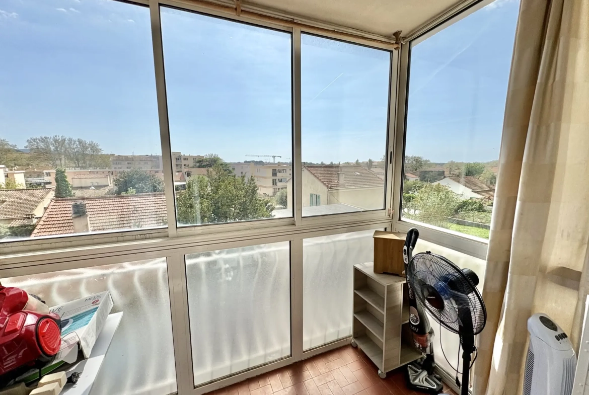 Appartement T3 avec balcon, cave et parking à Six-Fours-Les-Plages 