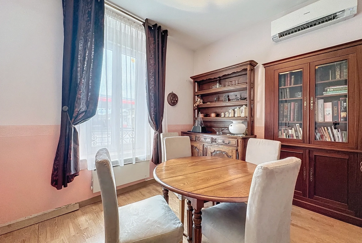 Superbe maison de maître à Mirecourt, 4 chambres, jardin et confort moderne 