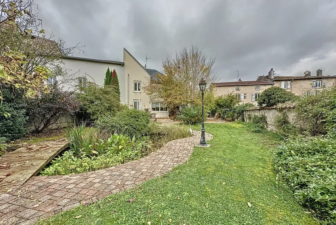 Superbe maison de maître à Mirecourt, 4 chambres, jardin et confort moderne 