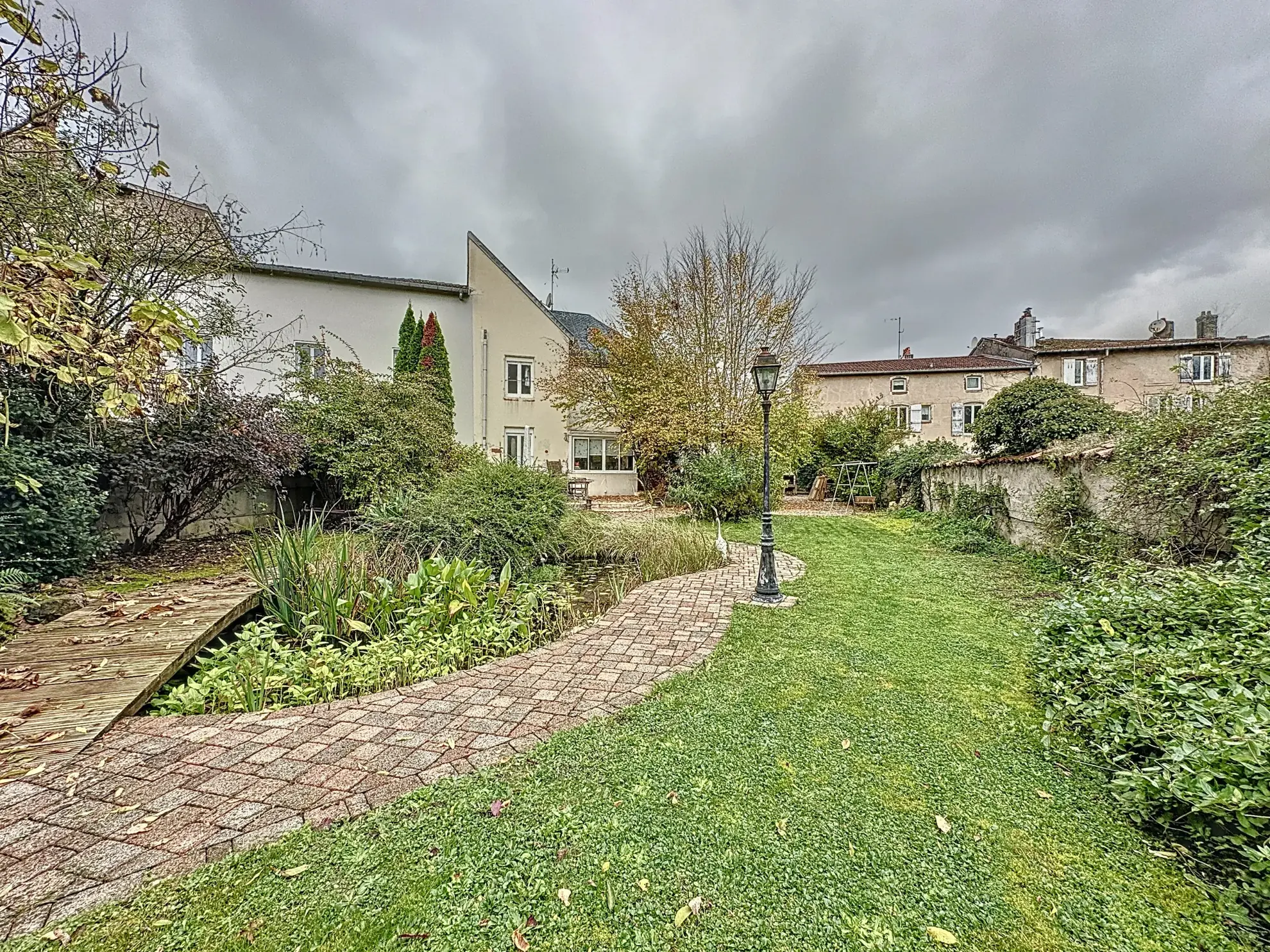 Superbe maison de maître à Mirecourt, 4 chambres, jardin et confort moderne 